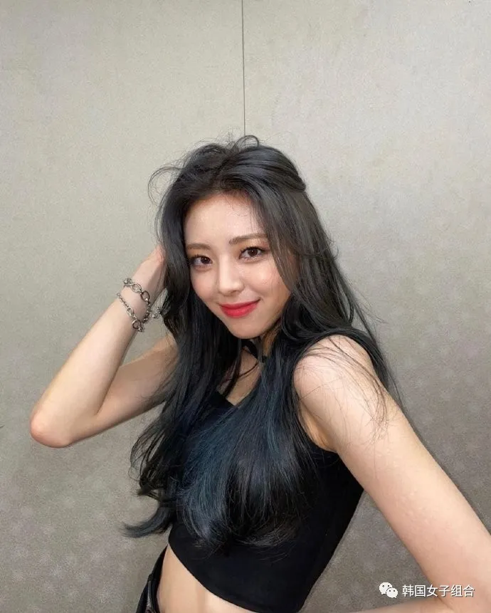 今年19岁的这位女团爱豆的颜值