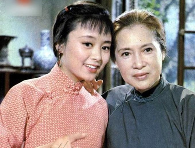 秦怡传：1婚被强迫，2婚被亲妹插足，16岁儿子患病照顾瘫夫20年