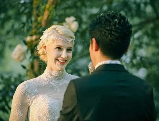 撒贝宁老婆李白近照曝光，婚后沧桑到认不出，网友：确定是同一人