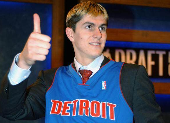 榜眼在美职篮郁郁不得志，回家改打拳击，三分