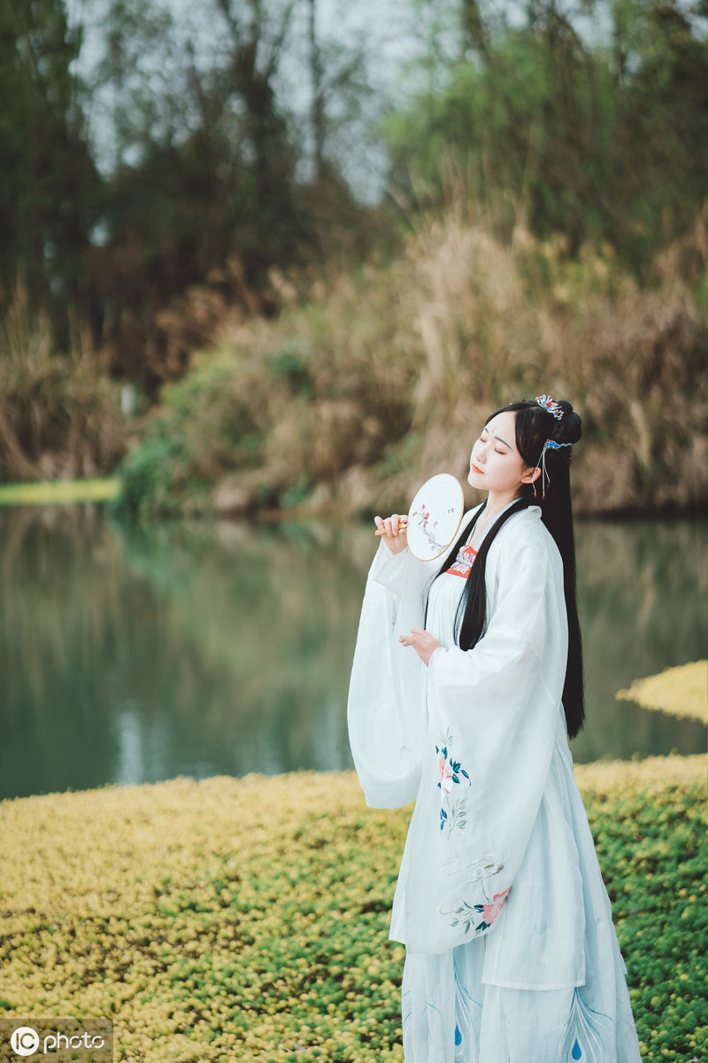 赞美湖光山色的绝美诗句 描写湖光山色的古诗大全图片