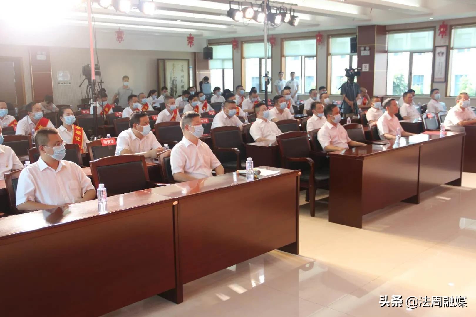 澧县人民医院健康集团举行庆祝第四届“中国医师节”表彰大会
