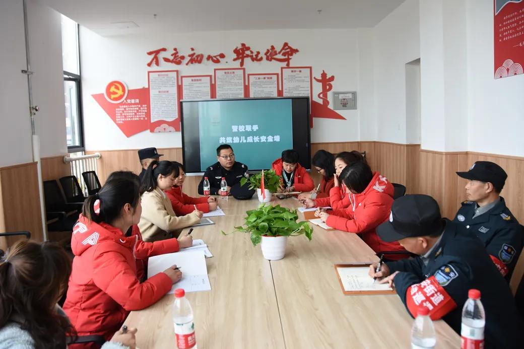 守护安全,警园同行——宁安幼儿园反恐防暴演练