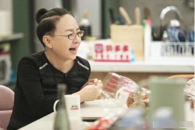 宋丹丹倪萍世纪和解相拥落泪，曾亲如姐妹，因一句玩笑断交20年