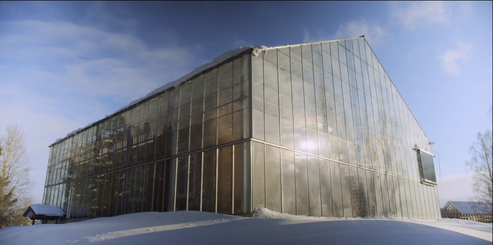 瑞典夫妻花12年为自闭症儿子建了座玻璃城堡：所