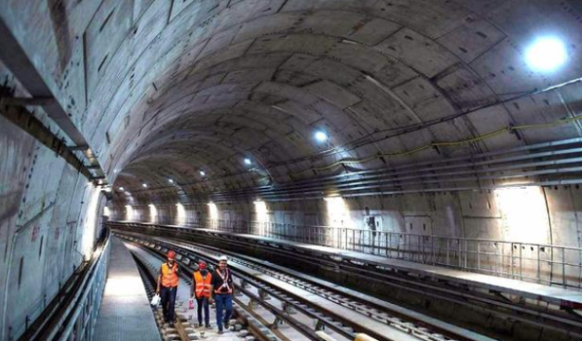 修建地铁时，为何不会影响高楼建筑的地基？国