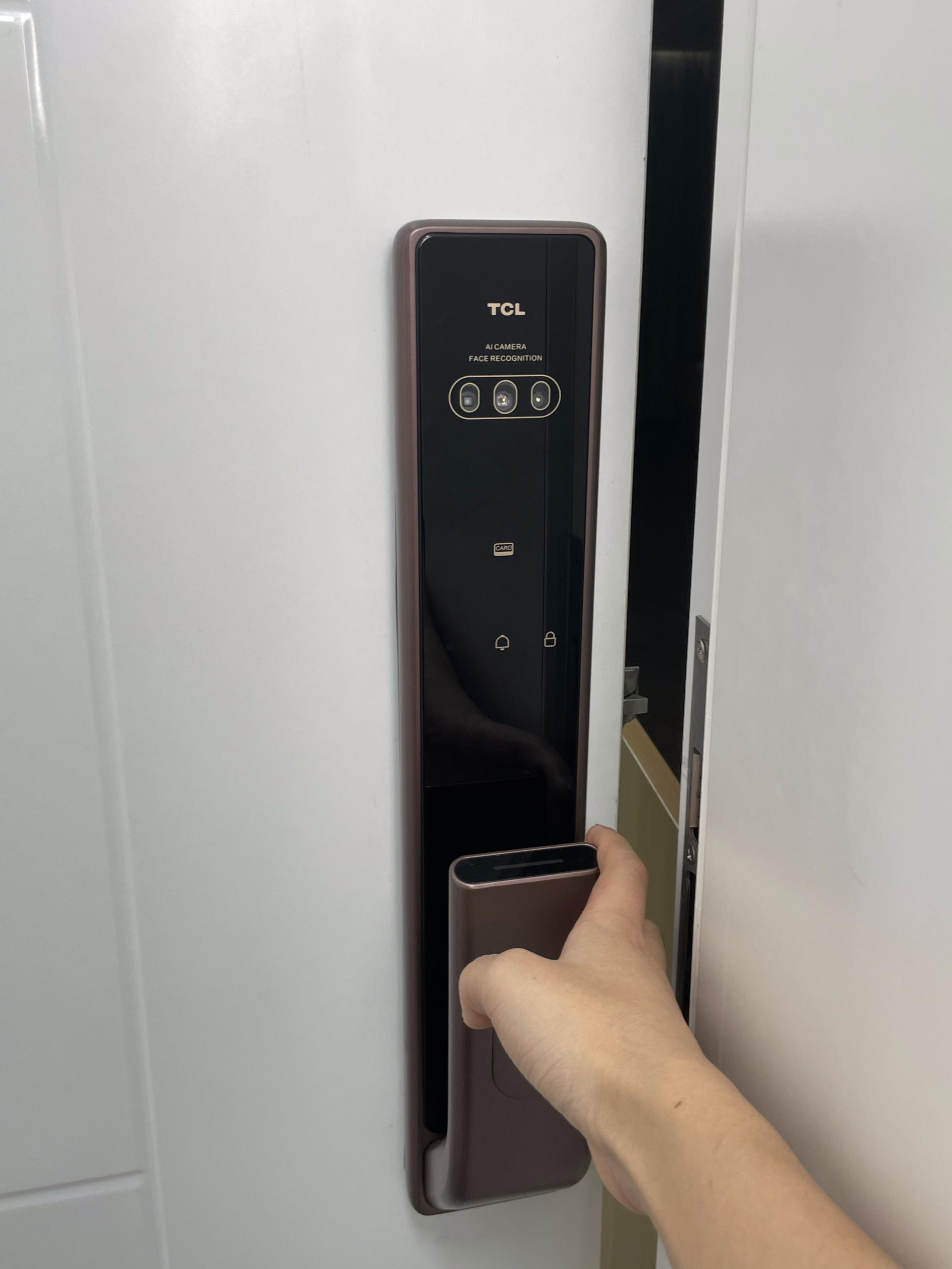 安全可靠更便捷，TCL可视安全智能锁X7支持全自动人脸识别解锁