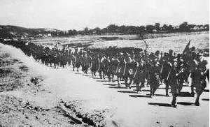 长春之困，我军不让一粒粮一根草进入，后来高