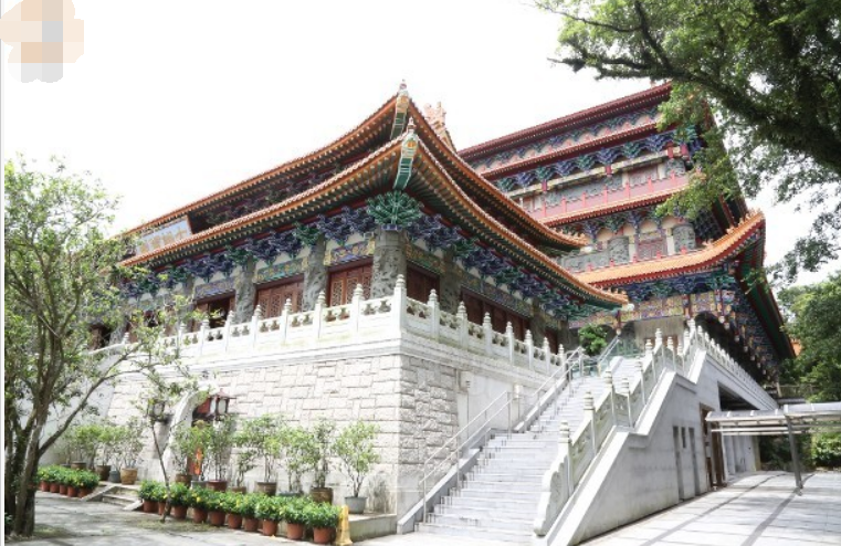 赌王去世头七家属请高僧做法事，四房集体现身