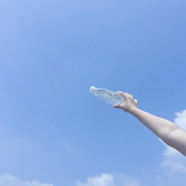 心情不好发说说的句子 朋友圈表示伤心难过的句子图片