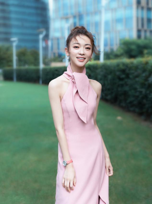 有种“惊艳”叫长胖的吴谨言，别人以瘦为美，她反而胖回颜值巅峰
