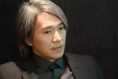 周星驰不婚原因被曝光：她的去世染白他的头，