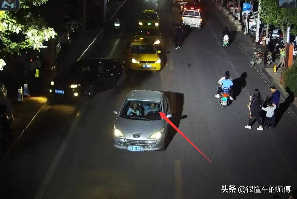 過車就閃的攝像頭拍什么違章？其實很簡單，新手司機不要害怕