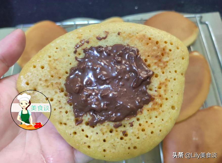 早餐儿子就认这饼，不用烤箱，平底锅一烙就好，隔三差五点名要吃