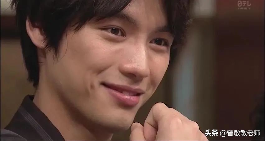 温暖！4岁和2岁姐妹花独自外出跑腿，这件事让大