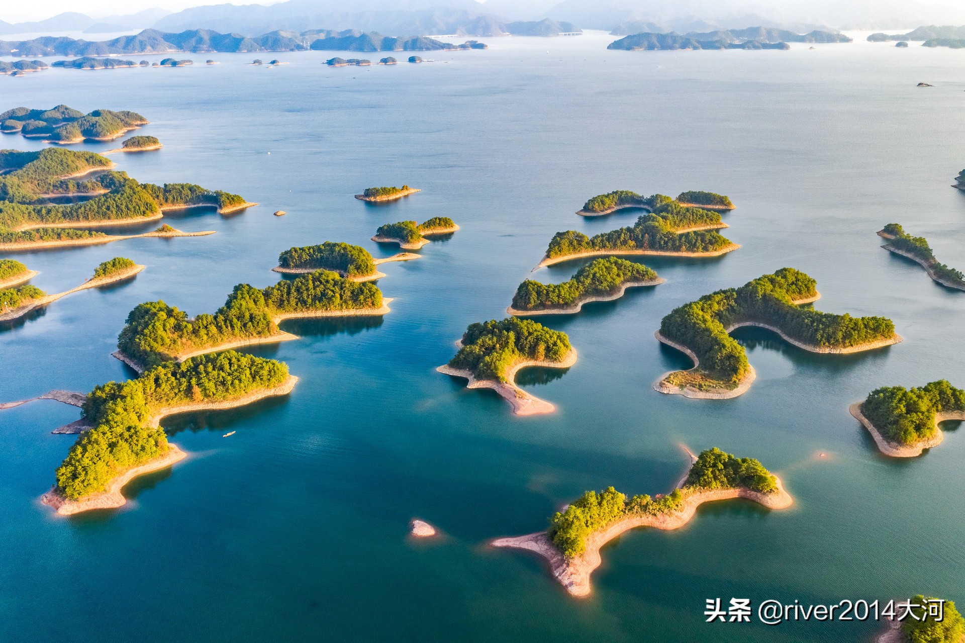 世界上共有3座千岛湖其中两座在中国，浙江和湖北各有一座