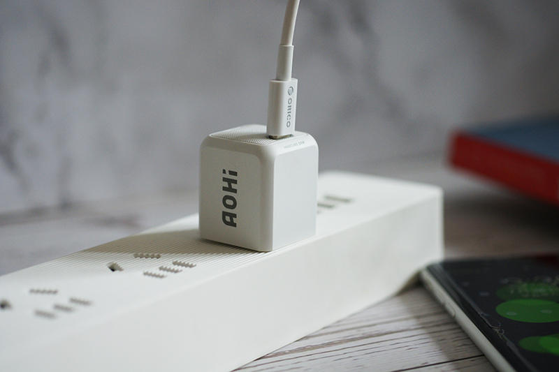 小體積，大能量：Aohi magcube 20W充電器體驗(yàn)