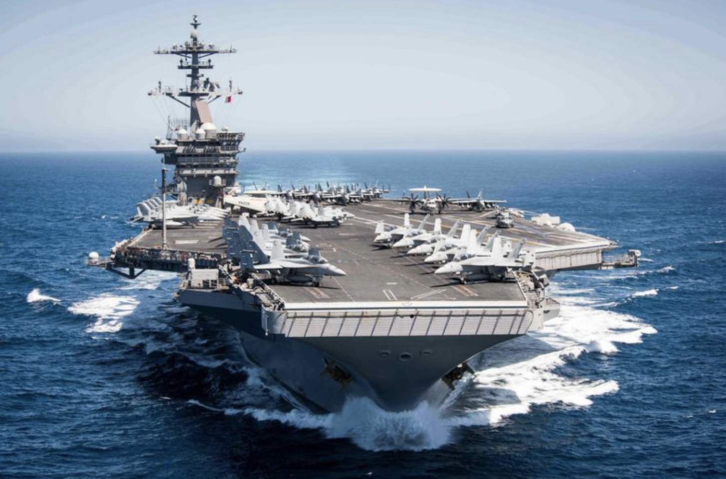 全球局势丨强行“秀肌肉”？1条坏消息，将美军