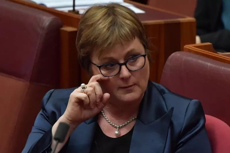 澳洲國防部長稱性侵受害人'說謊母牛' 表示深感後悔
