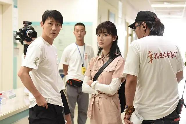 40+男星搭档年轻女星演戏：李晨勉强能看，陆毅