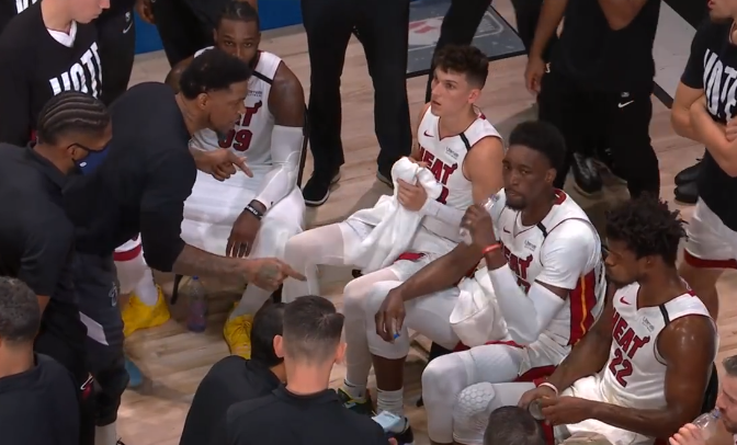 真大佬！ 季後賽從未出場，40歲老將霸氣訓話，巴特勒低頭不做聲