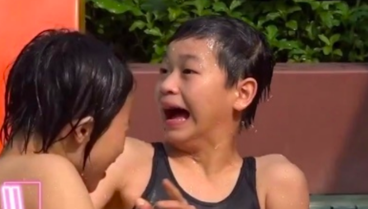 全红婵为何睁眼玩过山车？何教练大赞：像一种动物 纯属享受乐趣