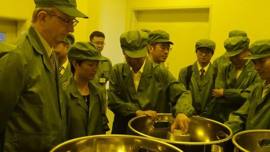 中企巨头打破垄断，攻克制造芯片关键材料，重要性不输光刻机？