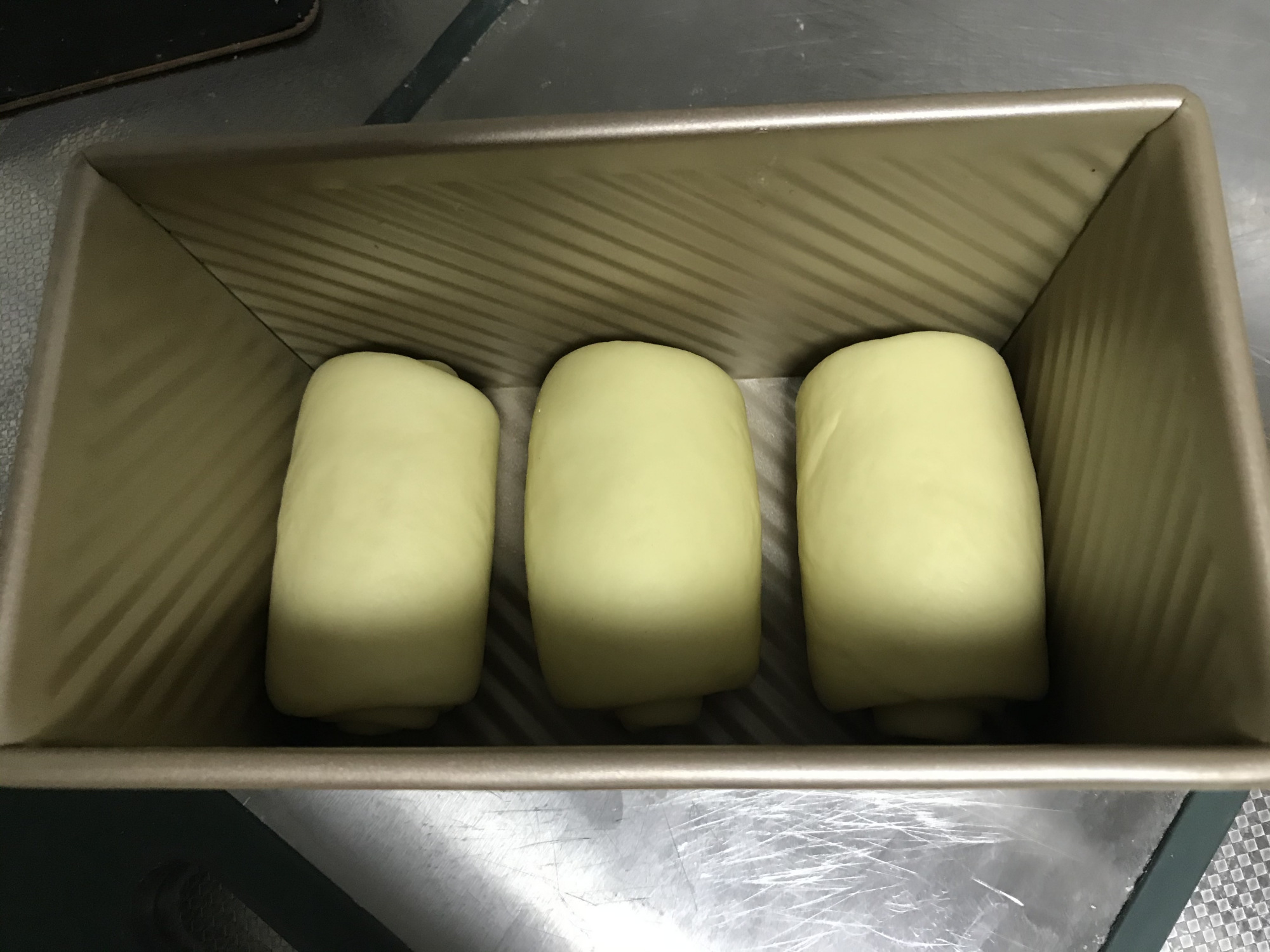 最愛的麵包配方，蓬鬆暄軟又拉絲，涼了也不硬，口感完胜麵包店