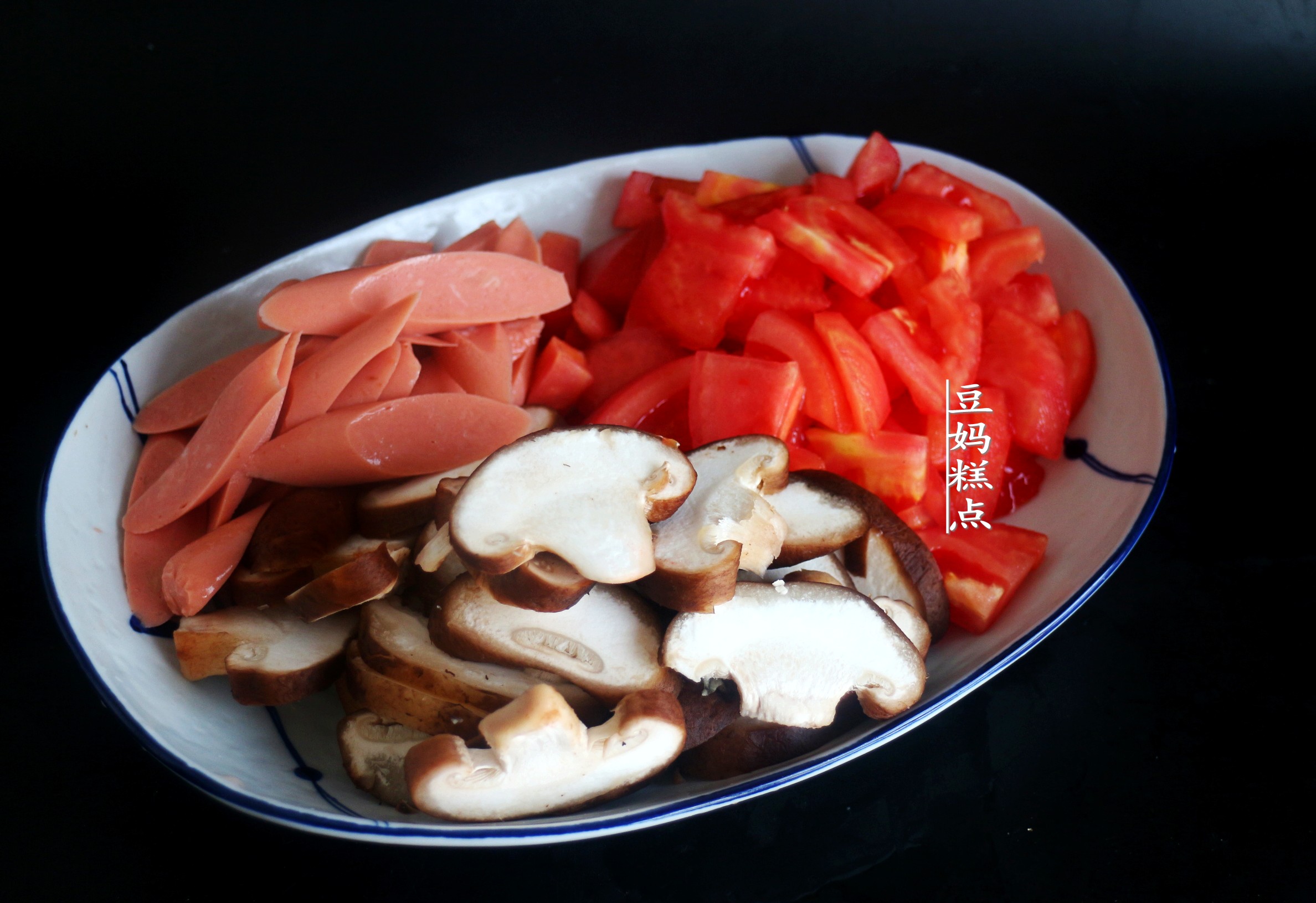 天冷了，用西紅柿煮蔬菜濃湯，酸香開胃，兒子每次2大碗