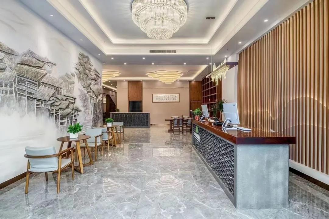 重庆旅游攻略：藏在李子坝背后的秘密基地，只看单轨穿楼就亏了