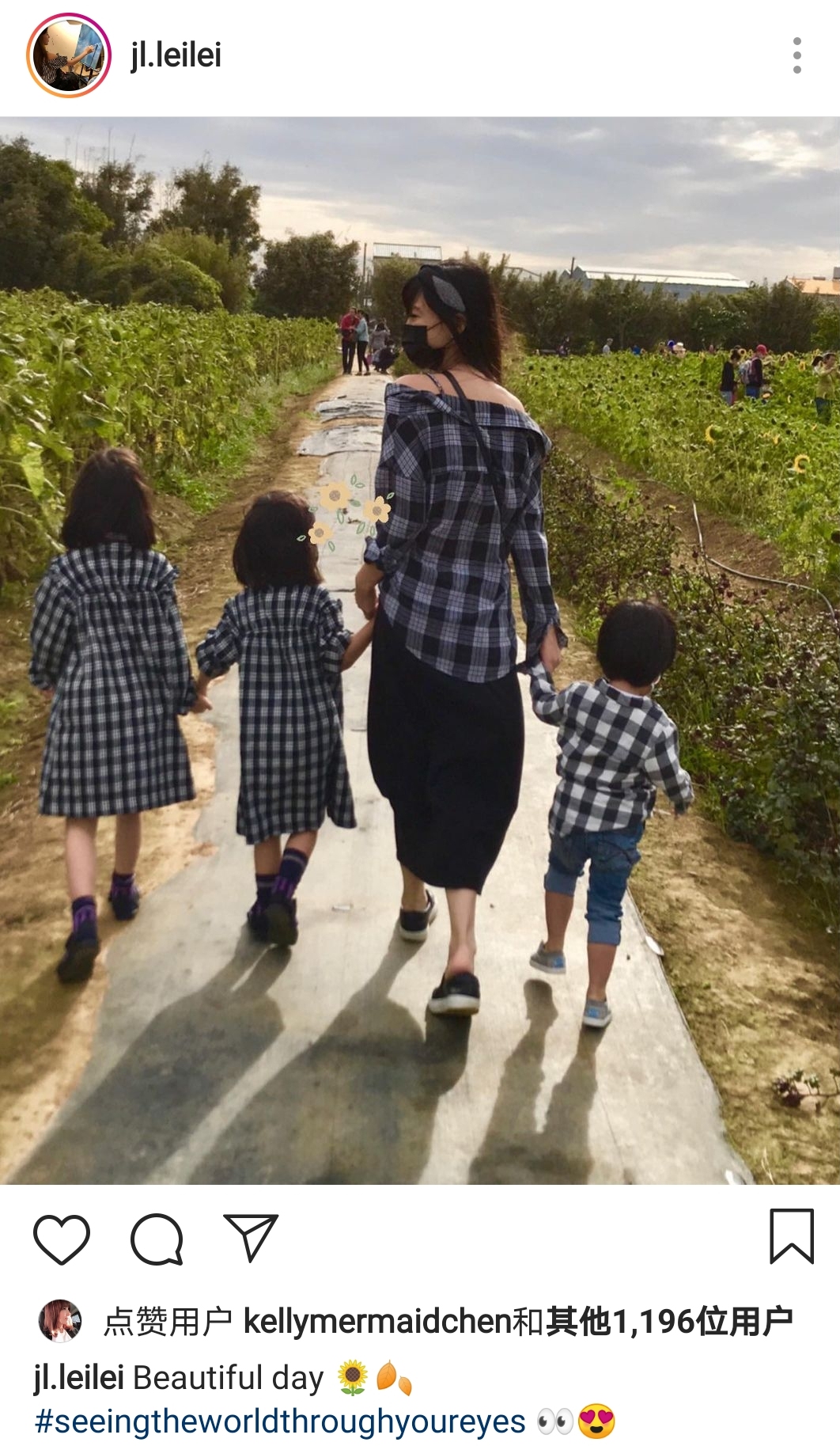 王力宏嬌妻帶娃看向日葵，李靚蕾和三個兒女穿同款，手牽手超有愛