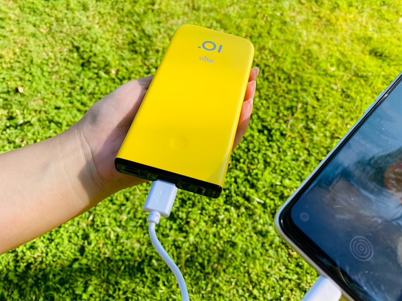 aigo A10S移动电源上手测评：买iPhone手机，最好备上它
