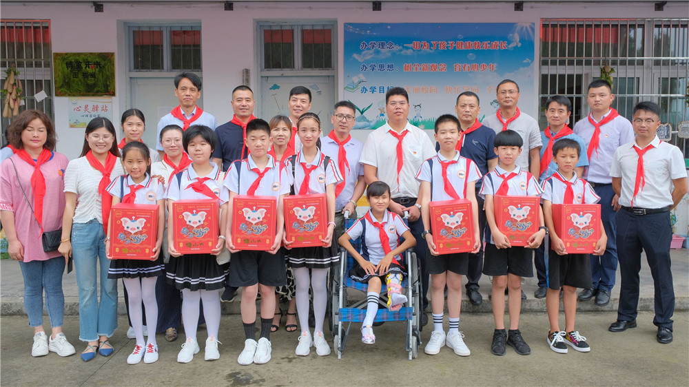 “她来不了，我们就去”，淳安县25名老师6年接