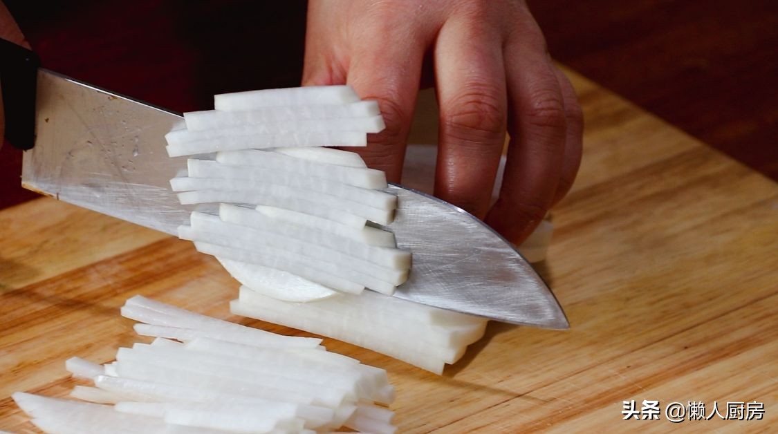 蘿蔔切成絲，打入3個荷包蛋，口味清爽不油膩，很多人沒這麼做過