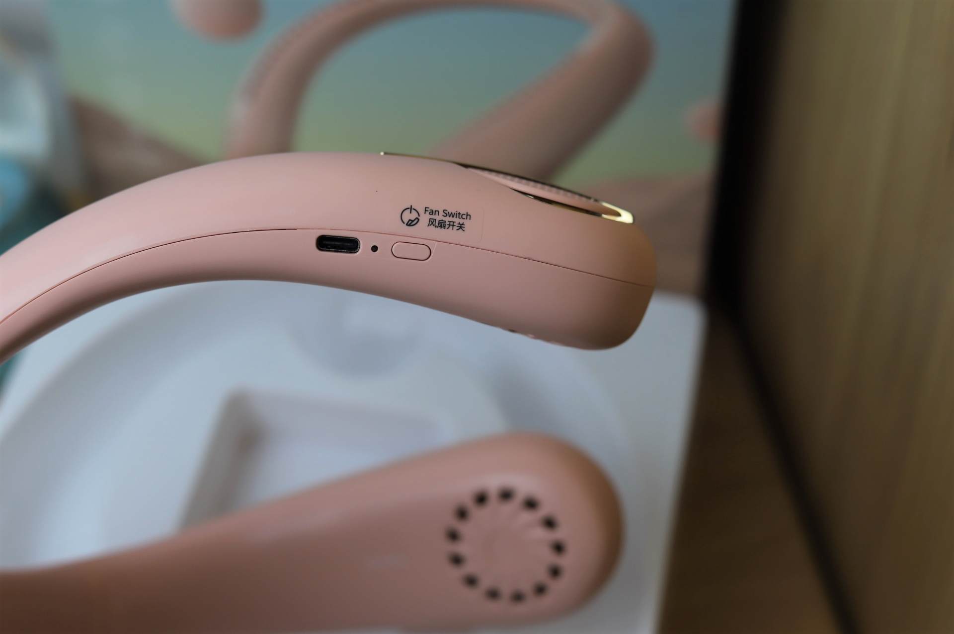 Benks F21负离子挂脖风扇轻体验：解放双手，劳动时的清凉神器