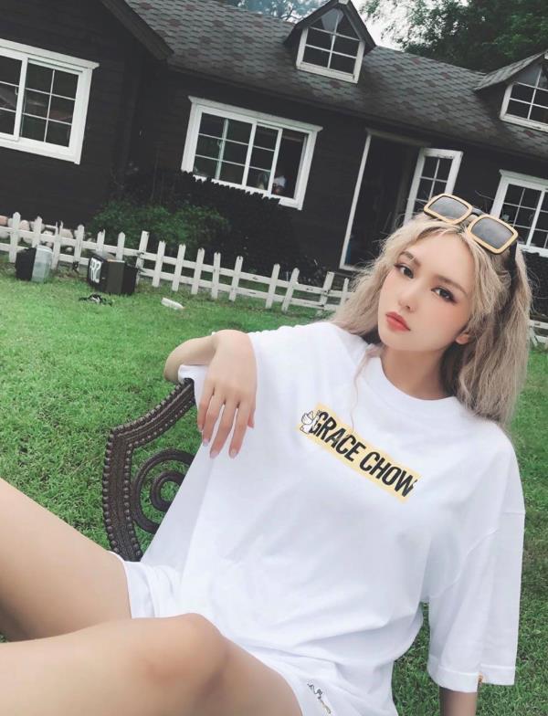 周扬青秀奢华生日礼物：周爸送百万豪宅，老佛爷御用插画师作画