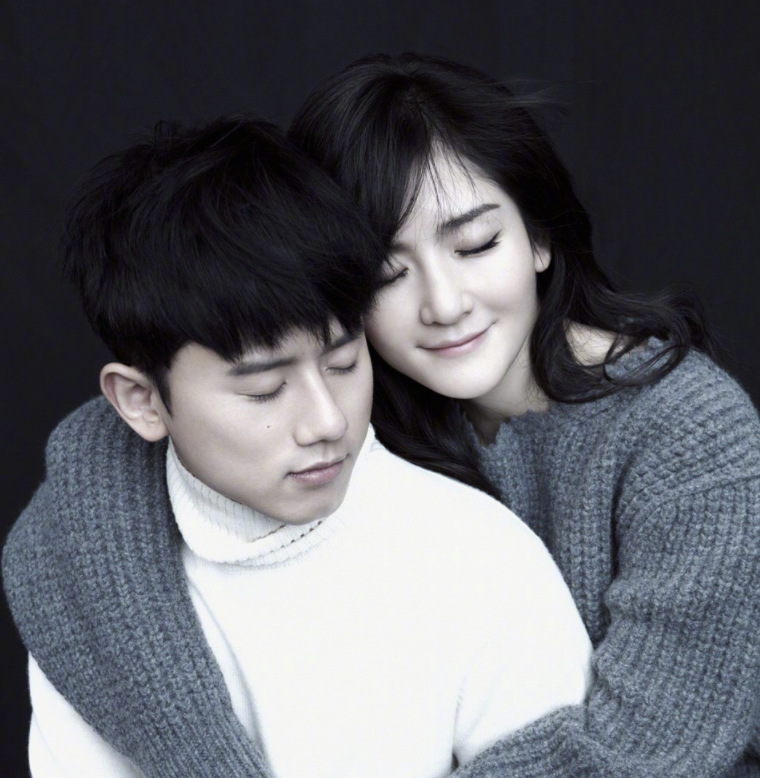 俏俏|谢娜为跳跳俏俏庆生！分享草地玩耍照 配文字里行间满是对孩子的爱