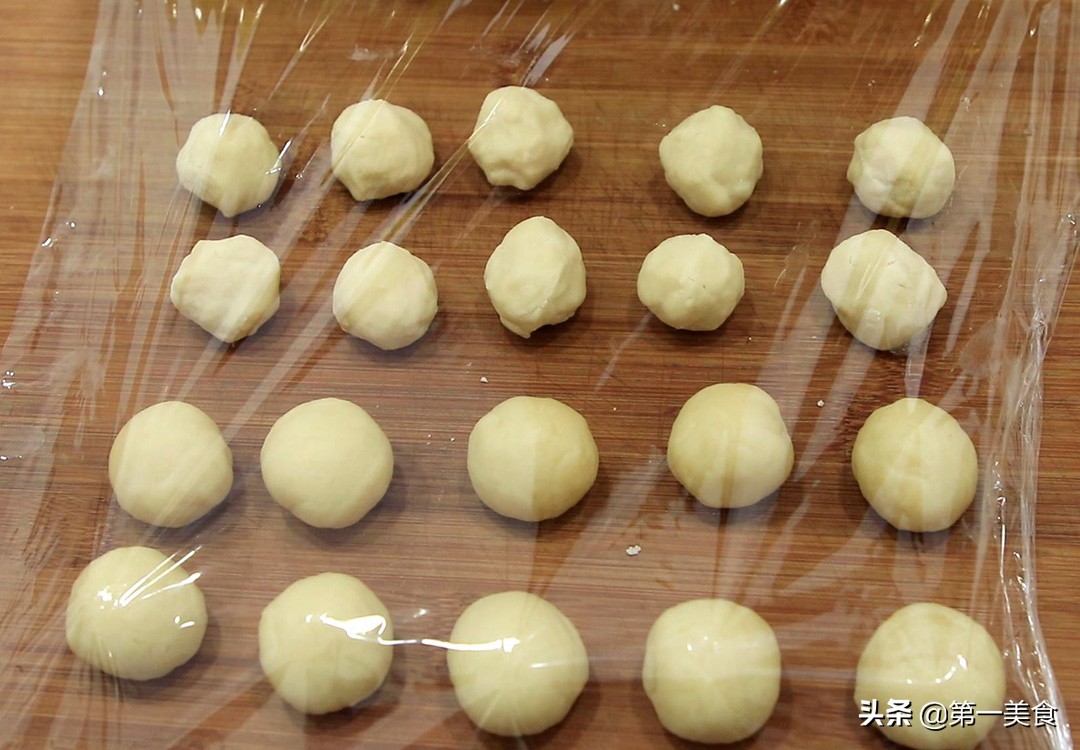 图片[4]-【梅花酥】做法步骤图 酥脆可口 甜而不腻-起舞食谱网