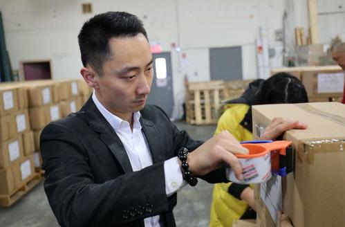 美国疫情很严重，美籍华人为何还不回国？