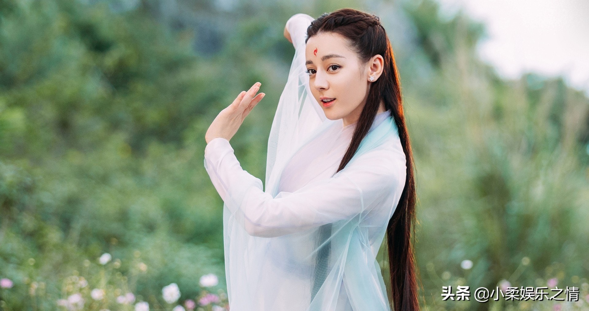 迪丽热巴零修图照片，劳累样揭成名付出的巨大代价