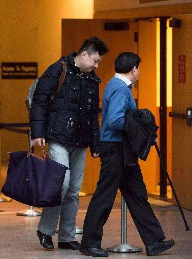 孟晚舟夫妇再同框！老公西装革履气质佳，默默