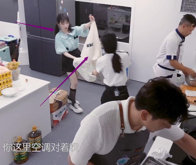 中餐厅为啥邀请李浩菲？看她在黄晓明和赵丽颖面前的表现，明白了