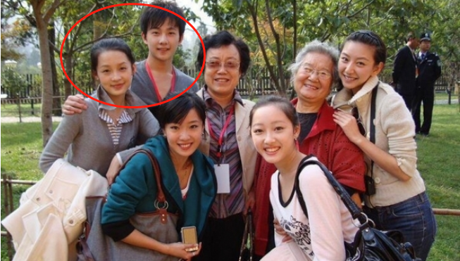 从李沁到赵露思，杨洋的5段恋情绯闻，个个都很有“故事”