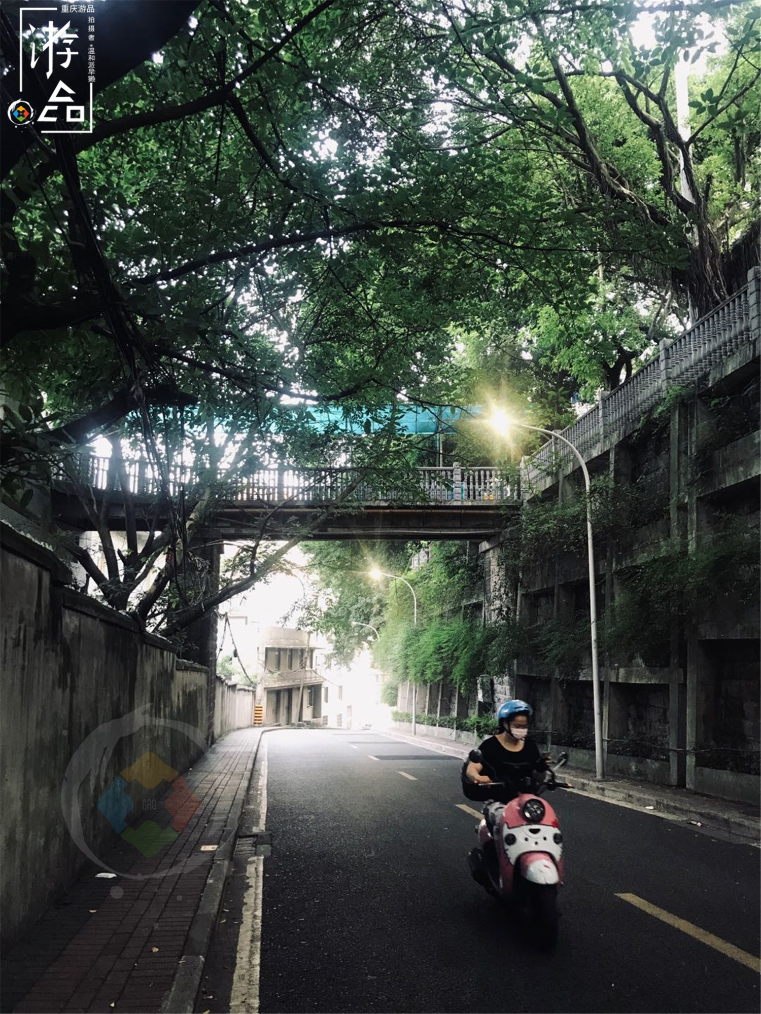 日本人评价重庆肖家湾，通往电视塔的坡道，被称神似宫崎骏的电影