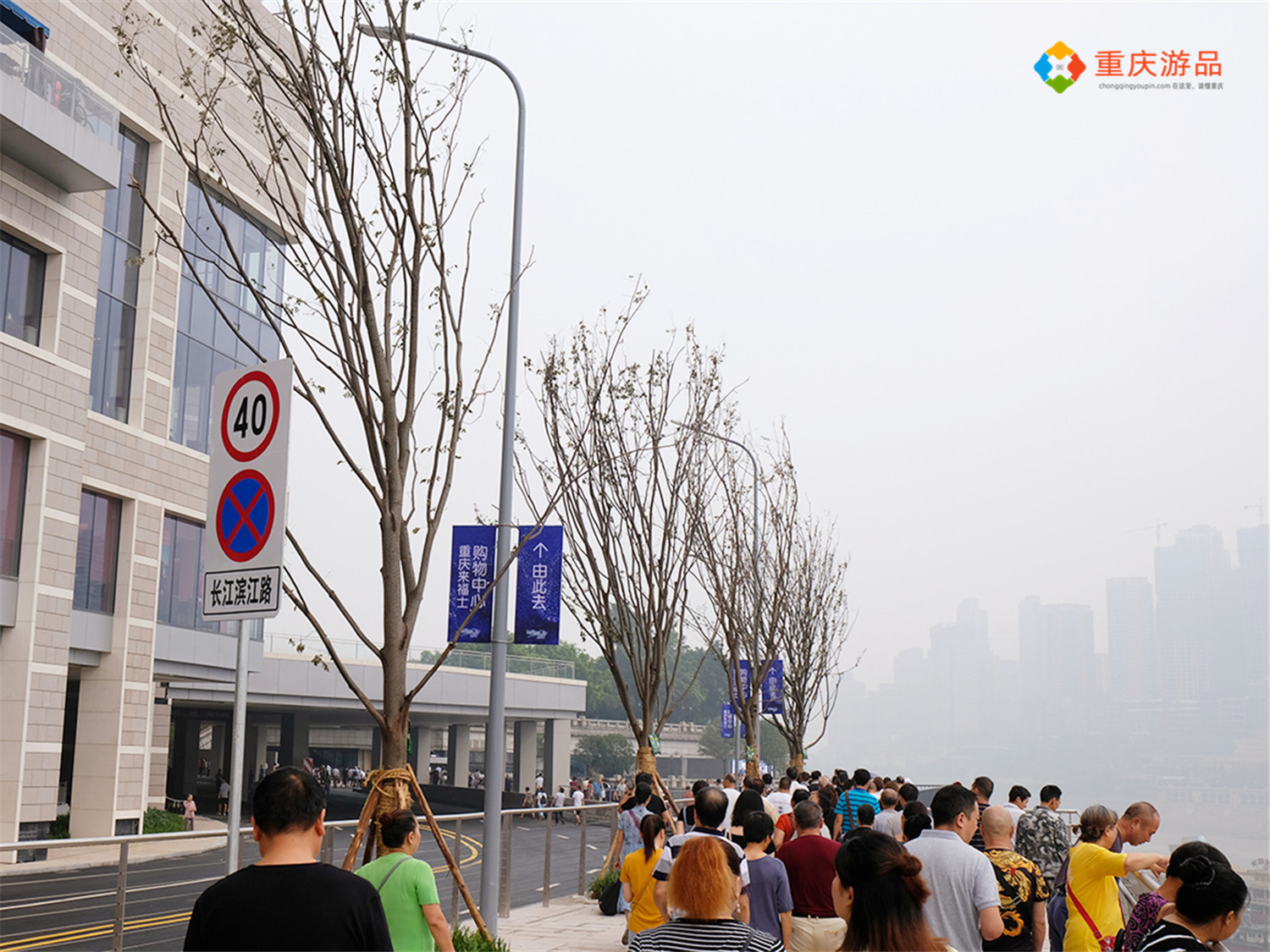 重庆来福士开业2年了，商场人来人往十分热闹，老百姓如何评价？