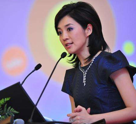 她是倪萍的接班人许戈辉，本前途一片光明，为