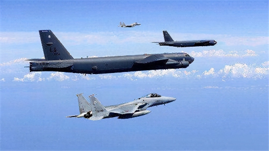 伊朗遲遲沒動作，特朗普有些急了，兩架B-52在海灣上空盤旋36小時