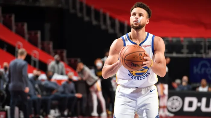 第二天NBA自由球员交易评分：库里值得2.15亿合同 湖人成最大赢家
