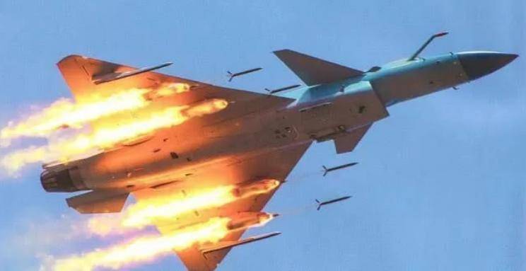 炸完飞机炸面包车：中国空军终于也土豪了一把