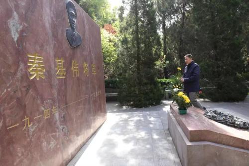 “陆军中将”秦卫江，担任战区副司令员，父亲曾赫赫有名！